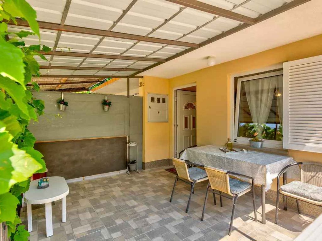 Ferienwohnung mit Meerblick und privater Terrasse
