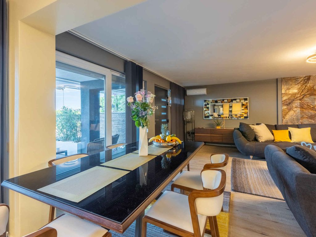Ferienwohnung mit Terrasse und Whirlpool