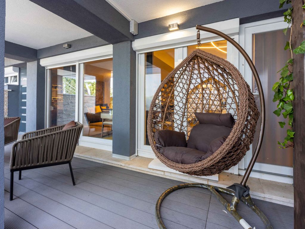Ferienwohnung mit Terrasse und Whirlpool