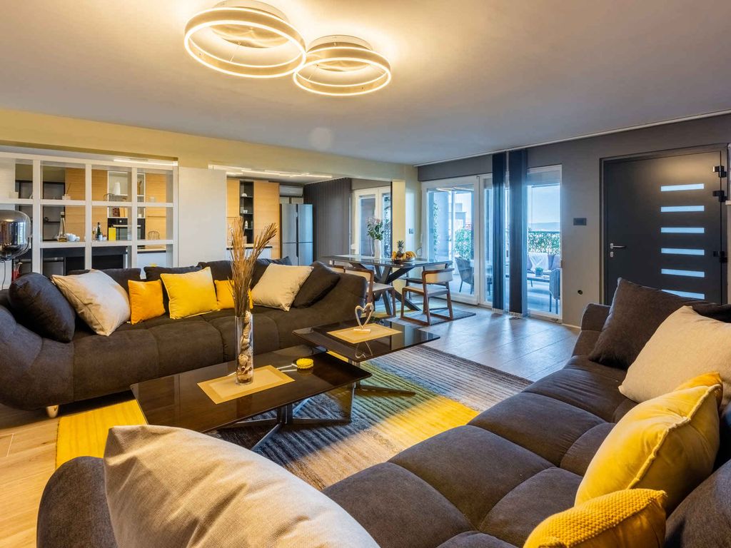 Ferienwohnung mit Terrasse und Whirlpool