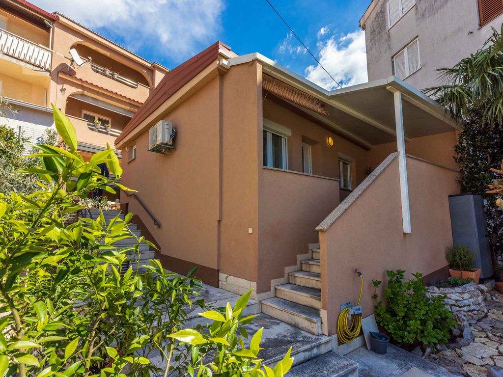 Ferienwohnung mit Terrasse und Klimaanlage