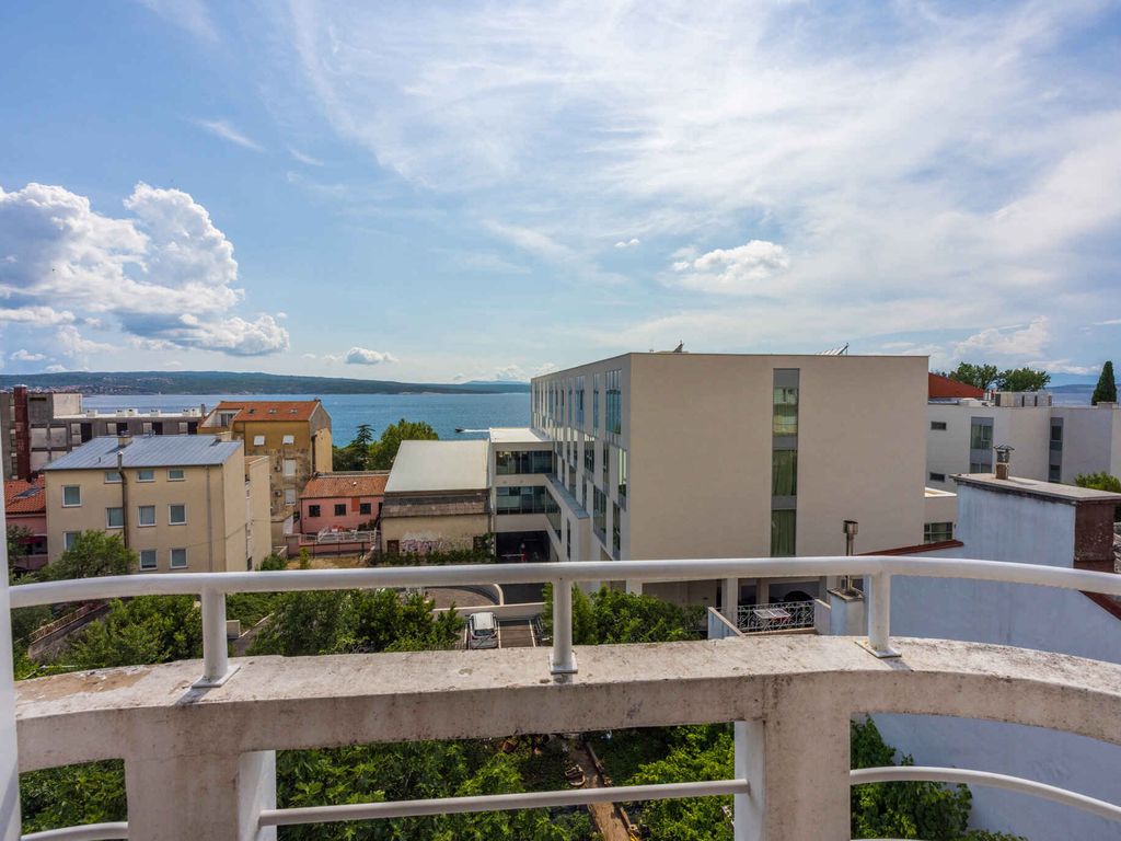 Studio mit Balkon und Klimaanlage