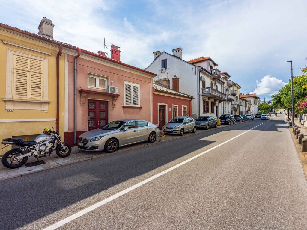 Studio mit Balkon und Klimaanlage