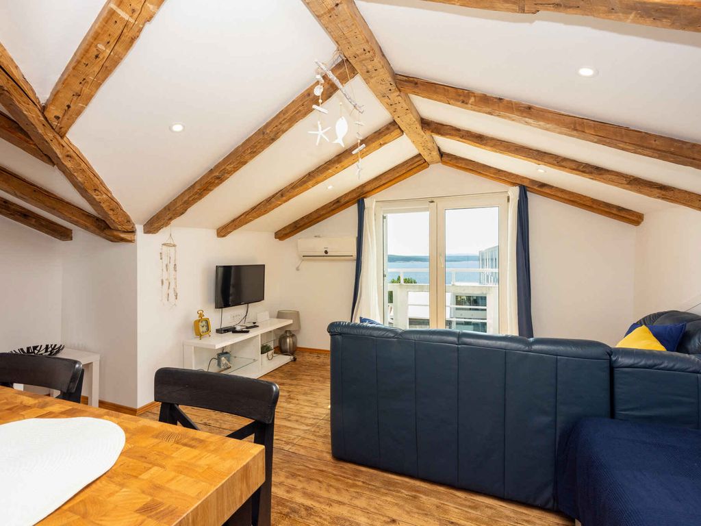 Studio mit Balkon und Klimaanlage