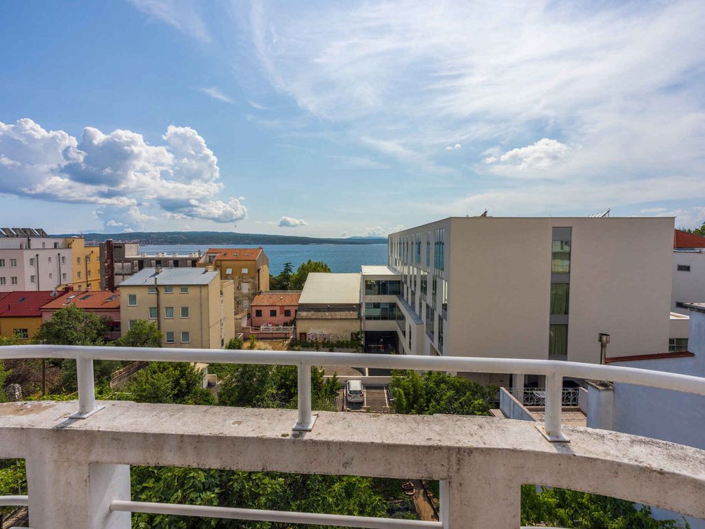 Studio mit Balkon und Klimaanlage