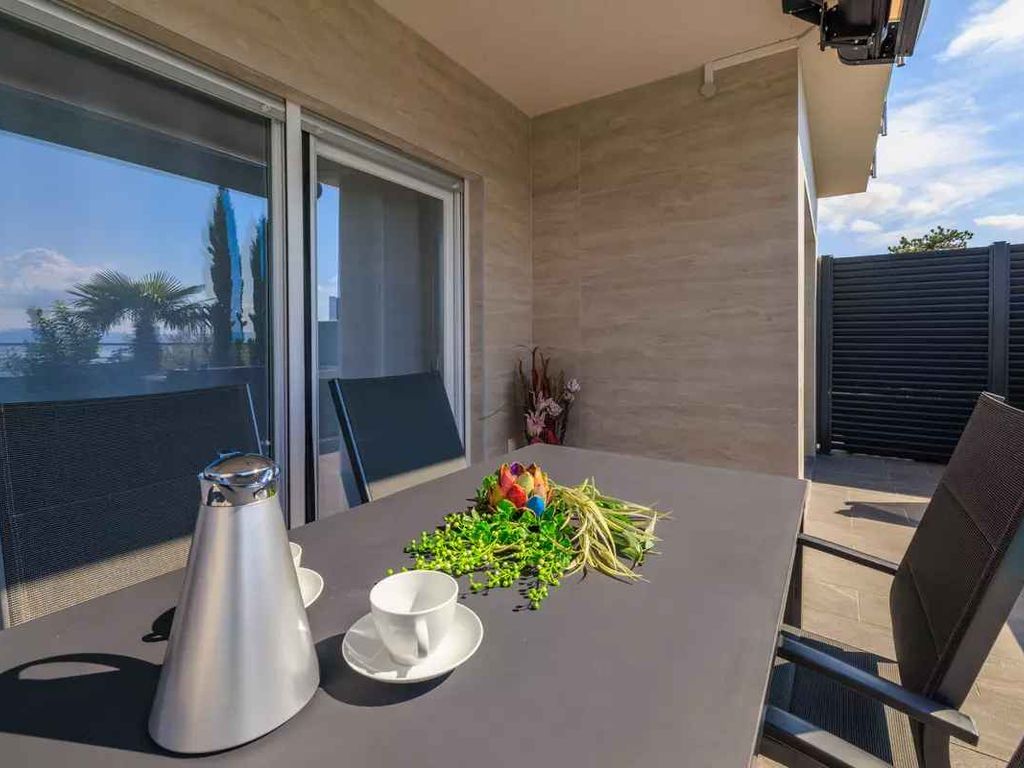 Ferienhaus mit Swimmingpool und Meerblick