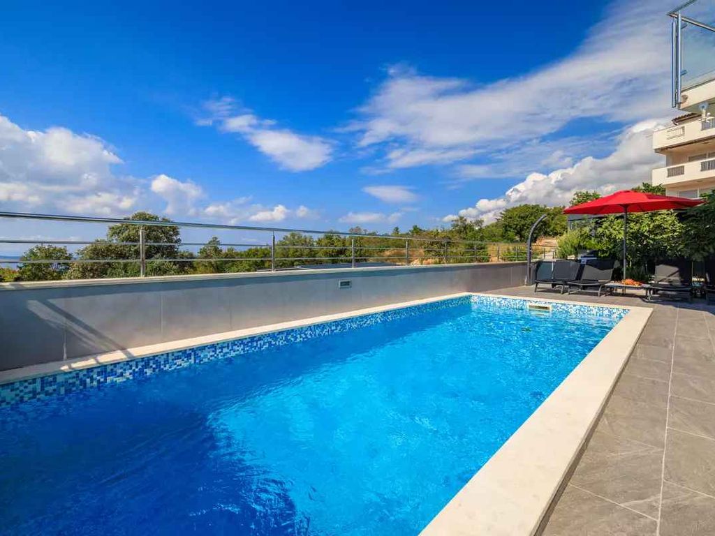 Ferienhaus mit Swimmingpool und Meerblick