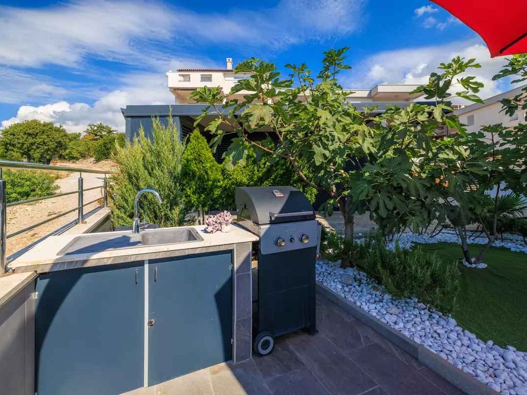 Ferienhaus mit Swimmingpool und Meerblick