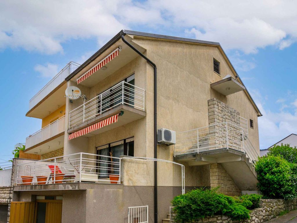 Studio mit Balkon und Klimaanlage