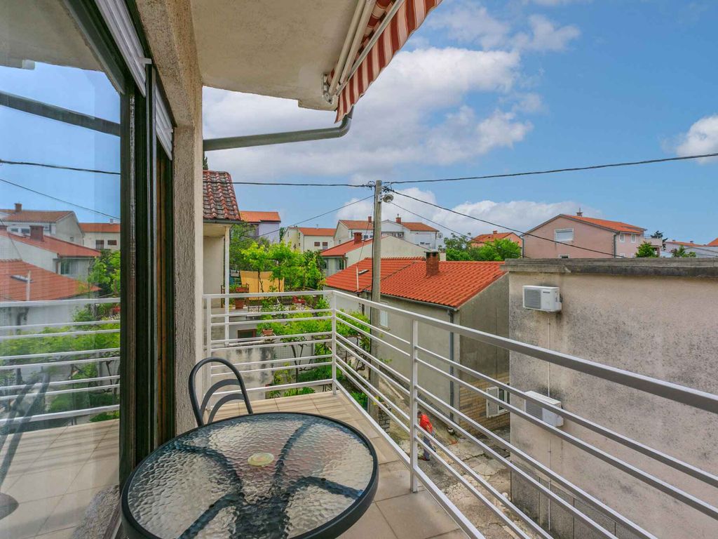 Studio mit Balkon und Klimaanlage