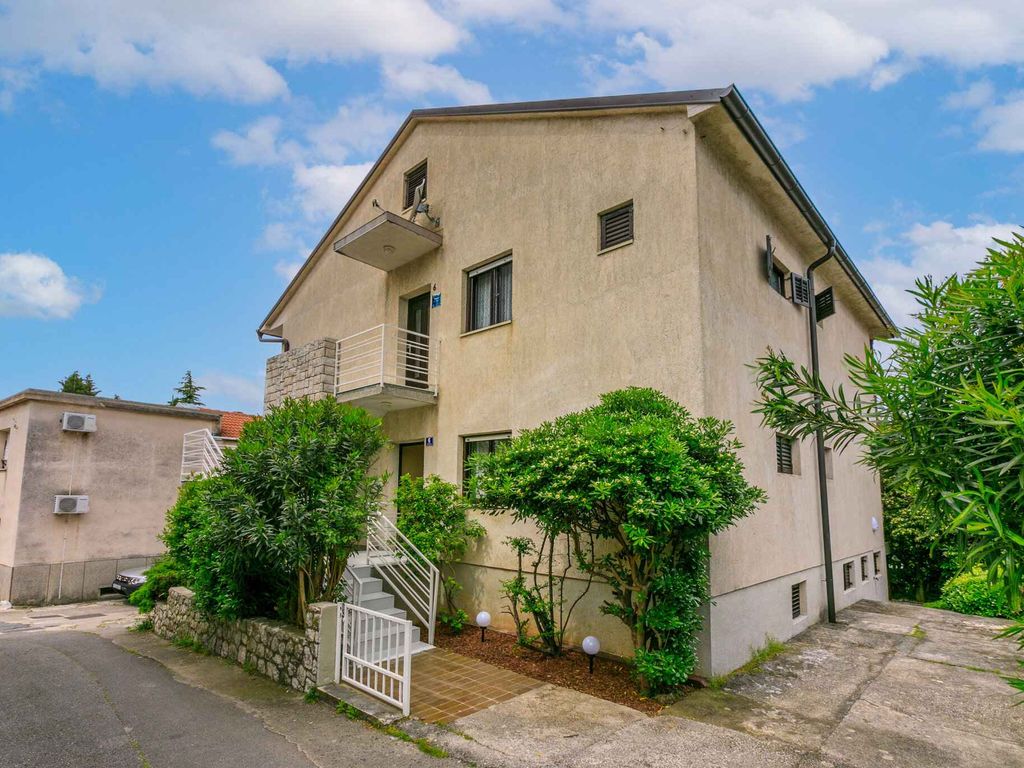 Studio mit Balkon und Klimaanlage