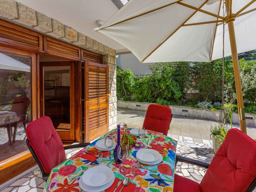 Ferienwohnung mit Terrasse und Grill