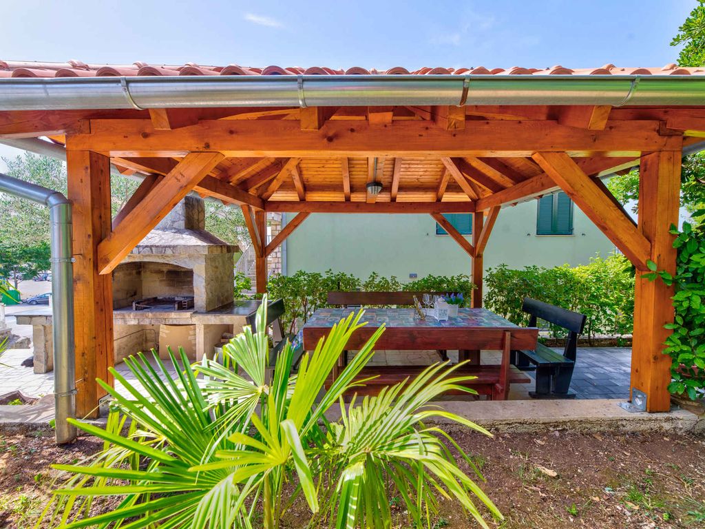 Ferienwohnung mit Terrasse und Pool