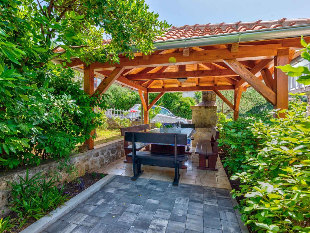 Ferienwohnung mit Terrasse und Pool