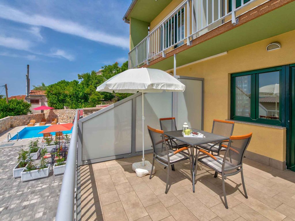 Ferienwohnung mit Balkon und Pool