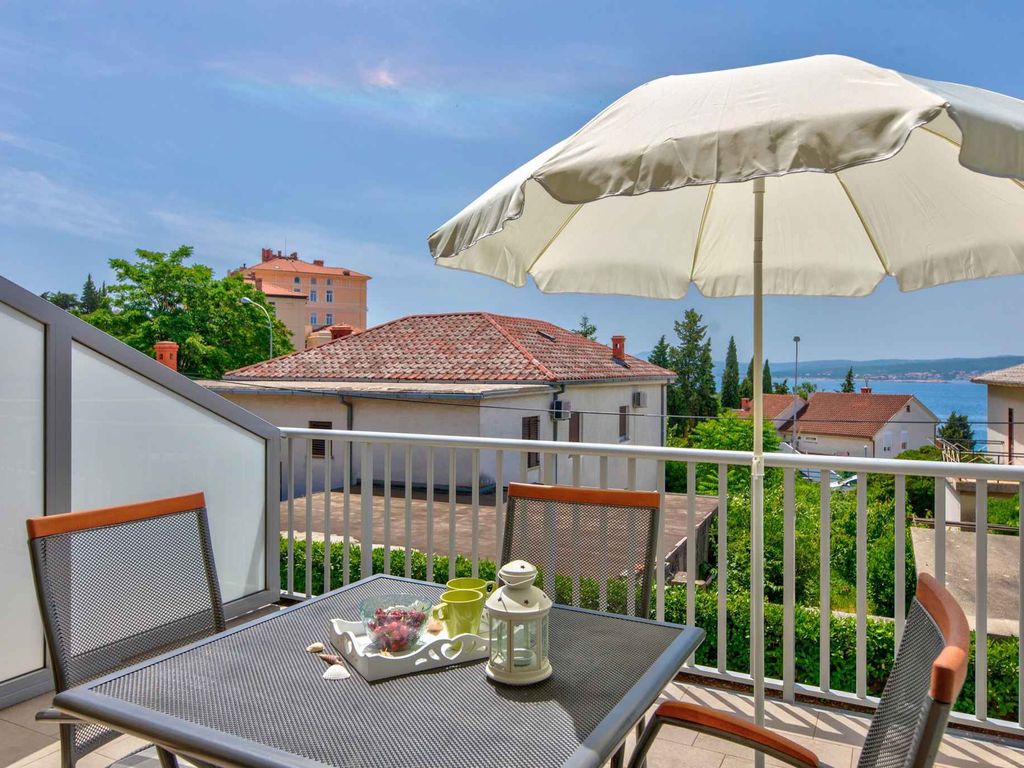 Ferienwohnung mit Balkon und Pool