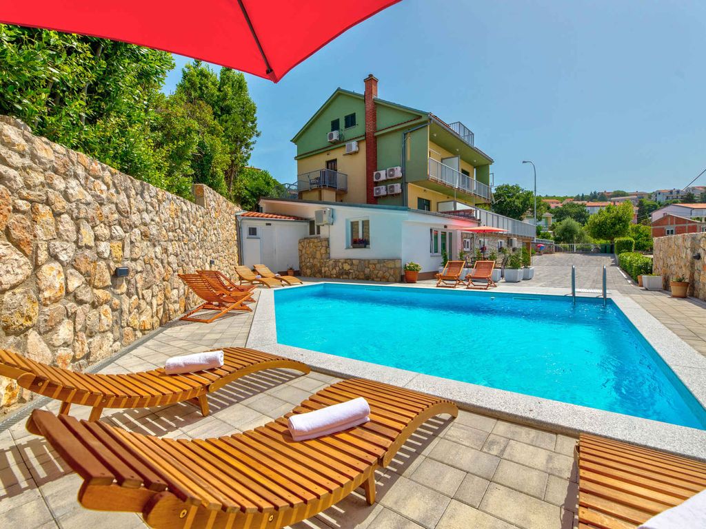 Ferienwohnung mit Balkon und Pool