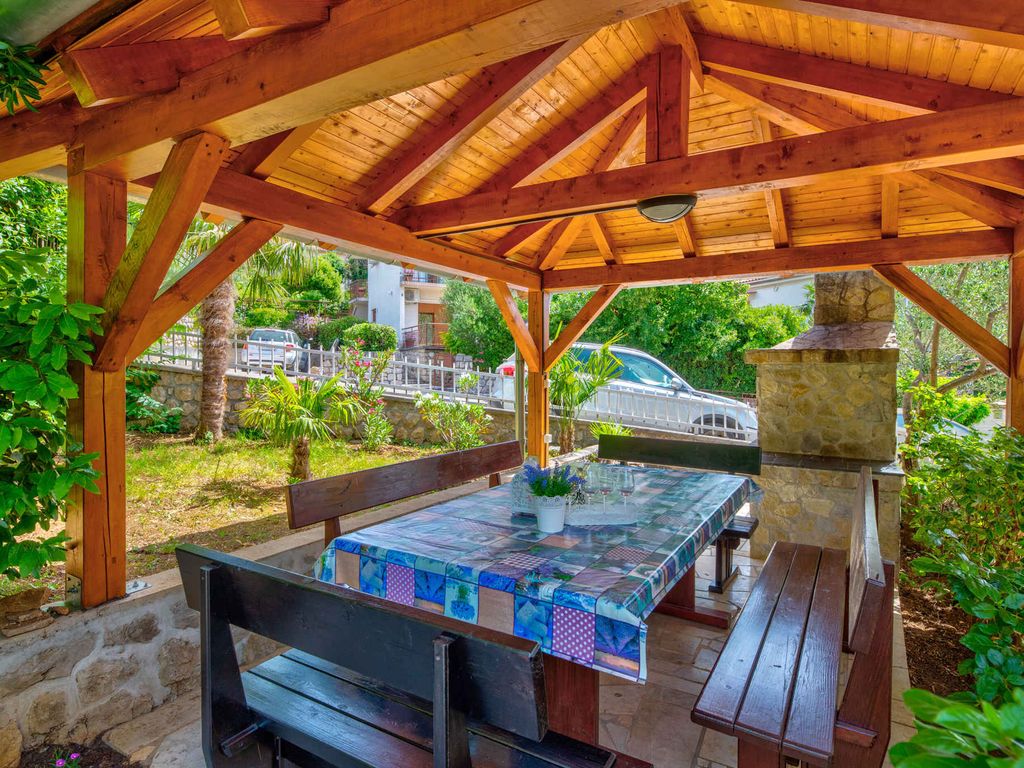 Ferienwohnung mit Pool, Grill und Klimaanlage