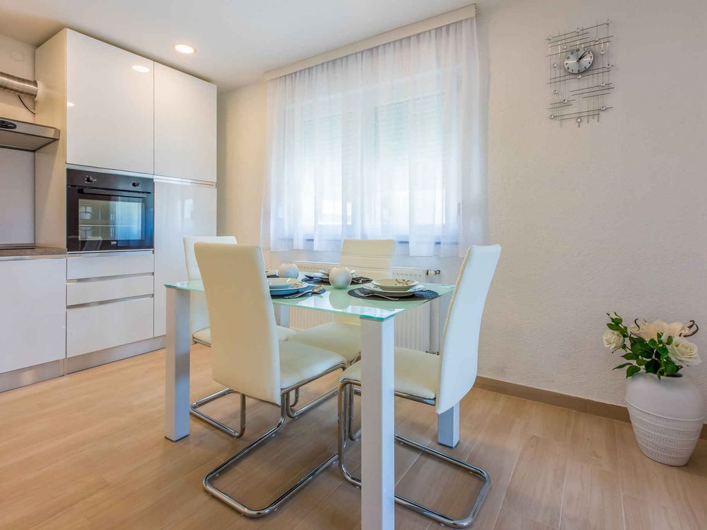 Ferienwohnung mit Balkon und Grill
