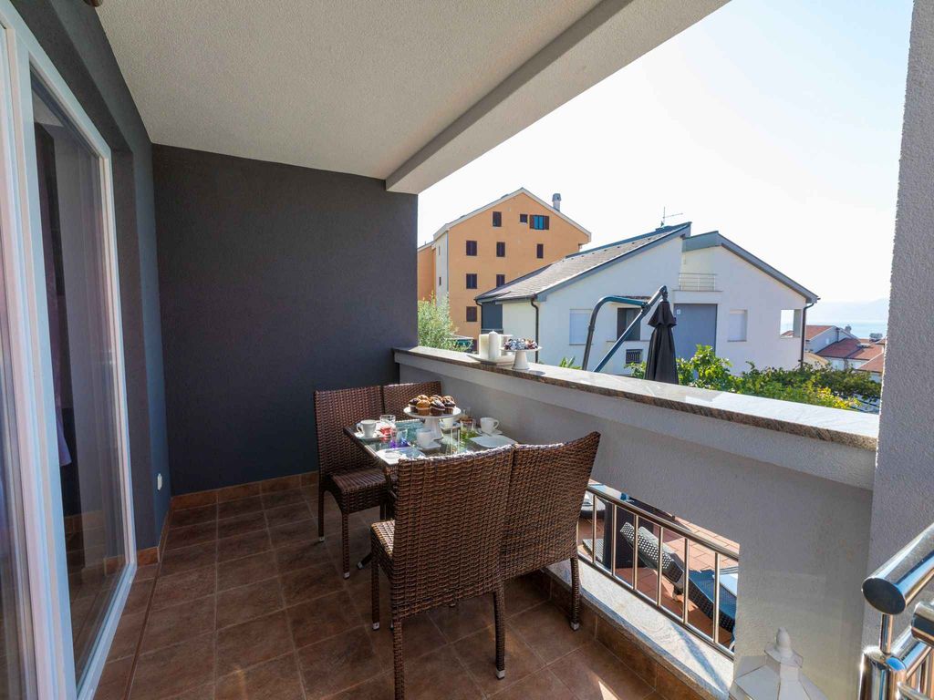 Ferienwohnung mit einem Freibad und Meerblick