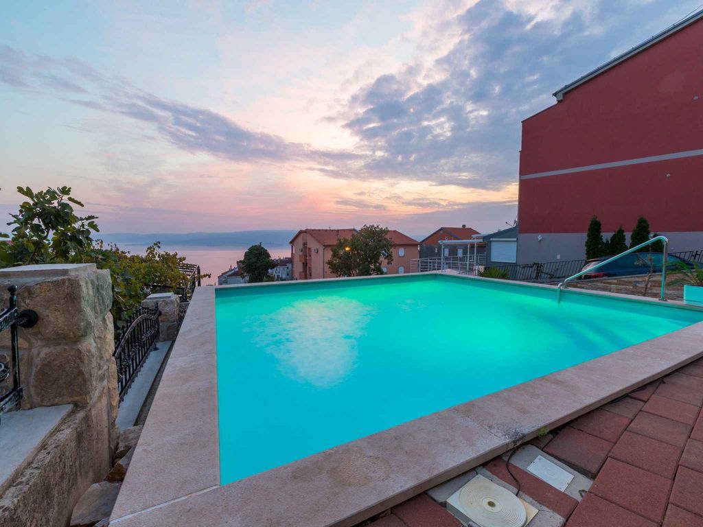 Ferienwohnung mit Pool und Meerblick