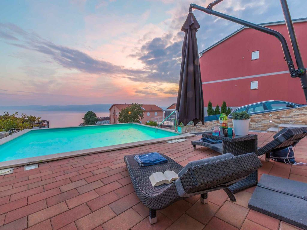 Ferienwohnung mit Pool und Meerblick