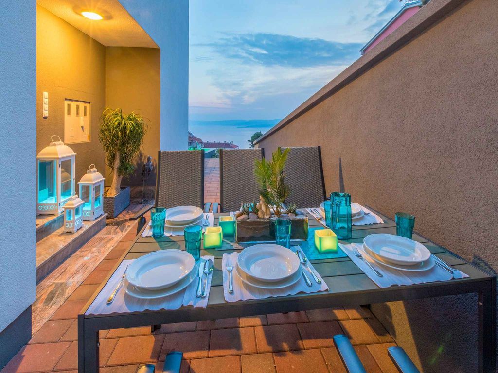 Ferienwohnung mit Pool und Meerblick