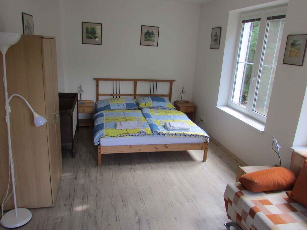 Villa mit Innenpool, Saunou und Spielraum