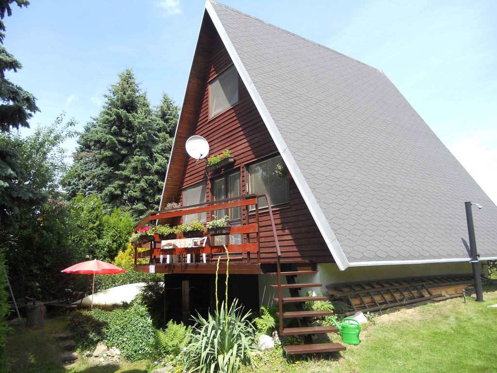 Ferienhaus mit Außenpool und Tischtennis am Angelteich Katlov