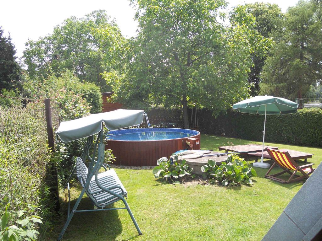 Ferienhaus mit Außenpool und Tischtennis am Angelteich Katlov