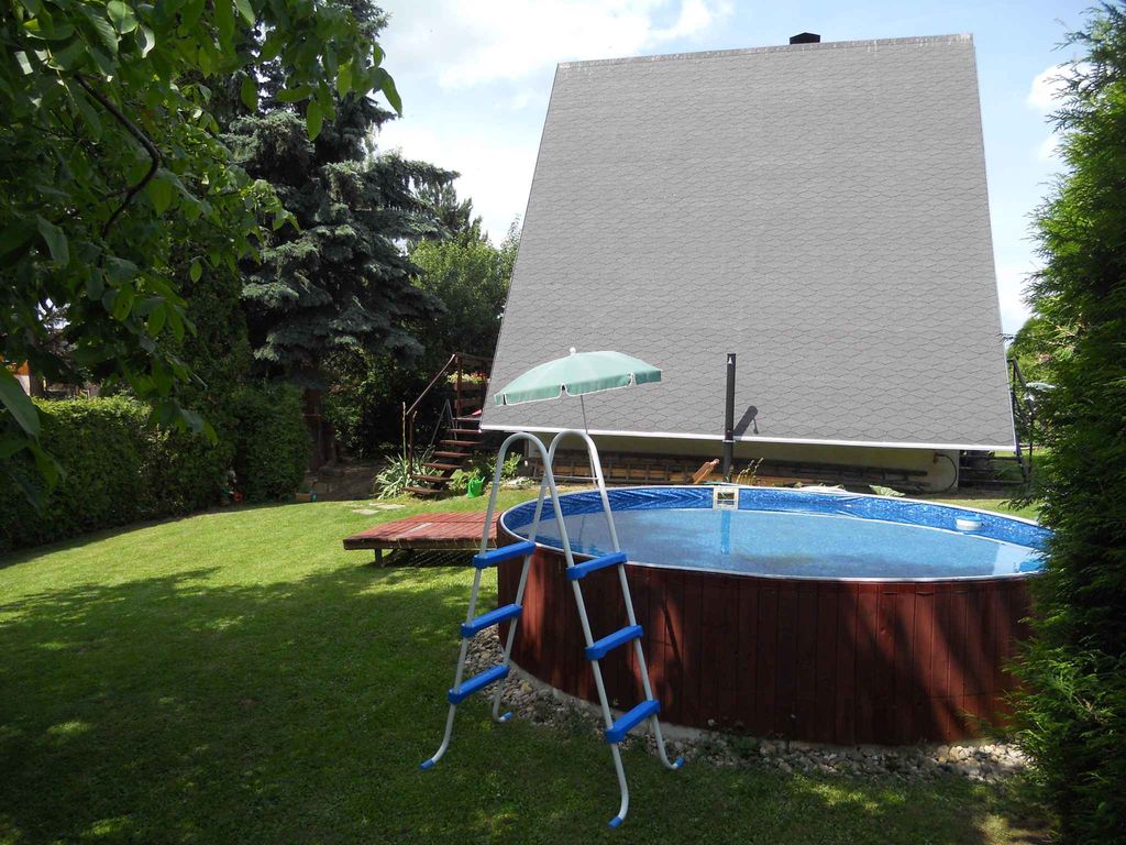 Ferienhaus mit Außenpool und Tischtennis am Angelteich Katlov