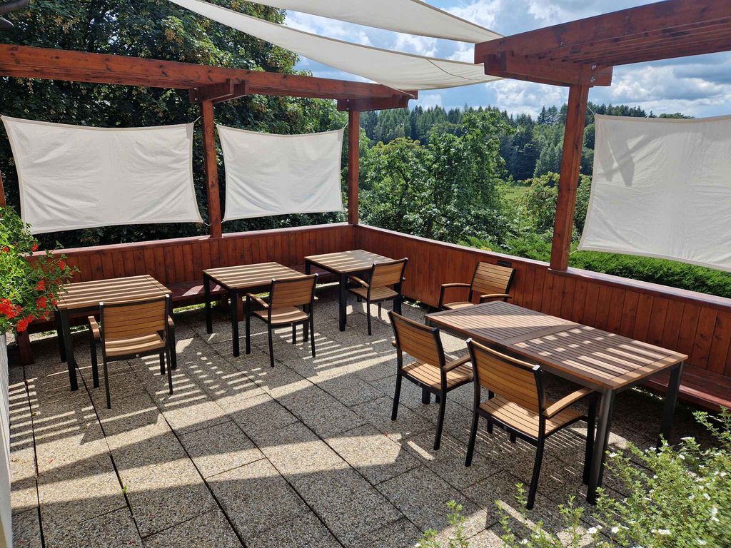 Ferienhaus mit großem Aufenthaltsraum in der Nähe von Adrspach Felsen