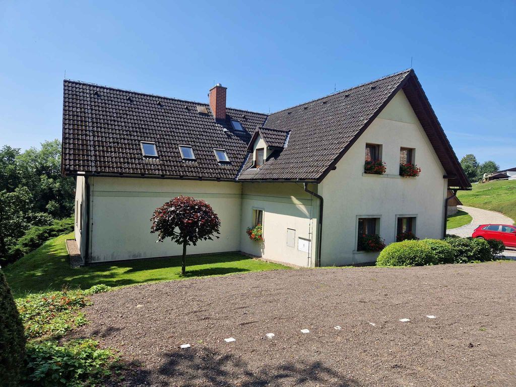 Ferienhaus mit großem Aufenthaltsraum in der Nähe von Adrspach Felsen