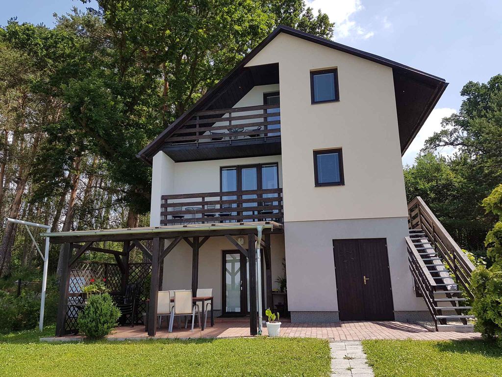 Ferienhaus mit wunderschönen Ausblick mit Terrasse direkt am Badesee