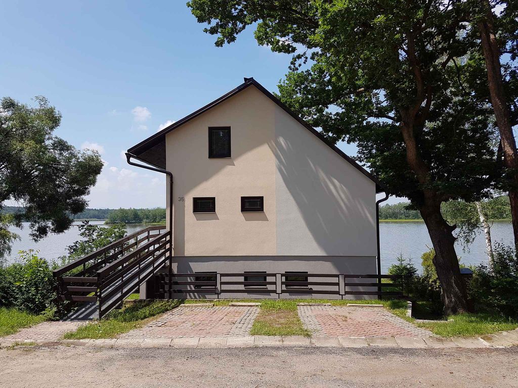 Ferienhaus mit wunderschönen Ausblick mit Terrasse direkt am Badesee