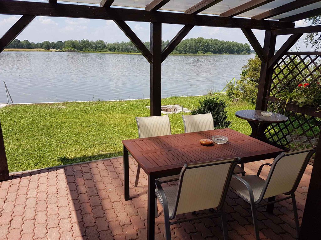 Ferienhaus mit wunderschönen Ausblick mit Terrasse direkt am Badesee