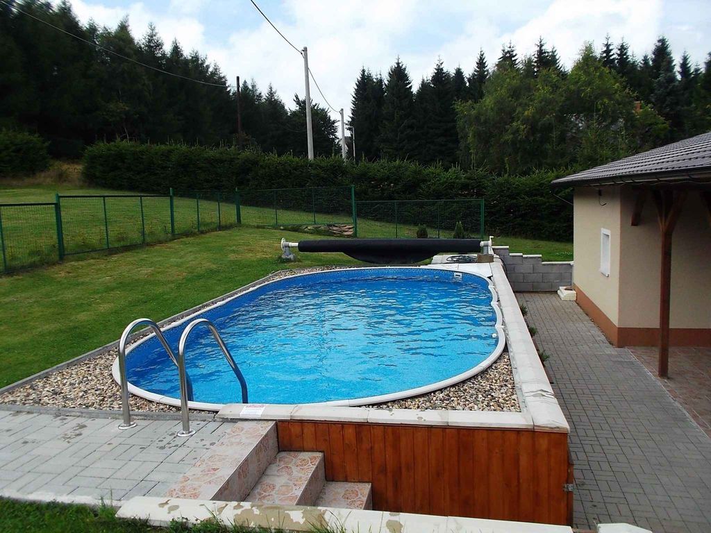 Bungalow mit einem Außenpool