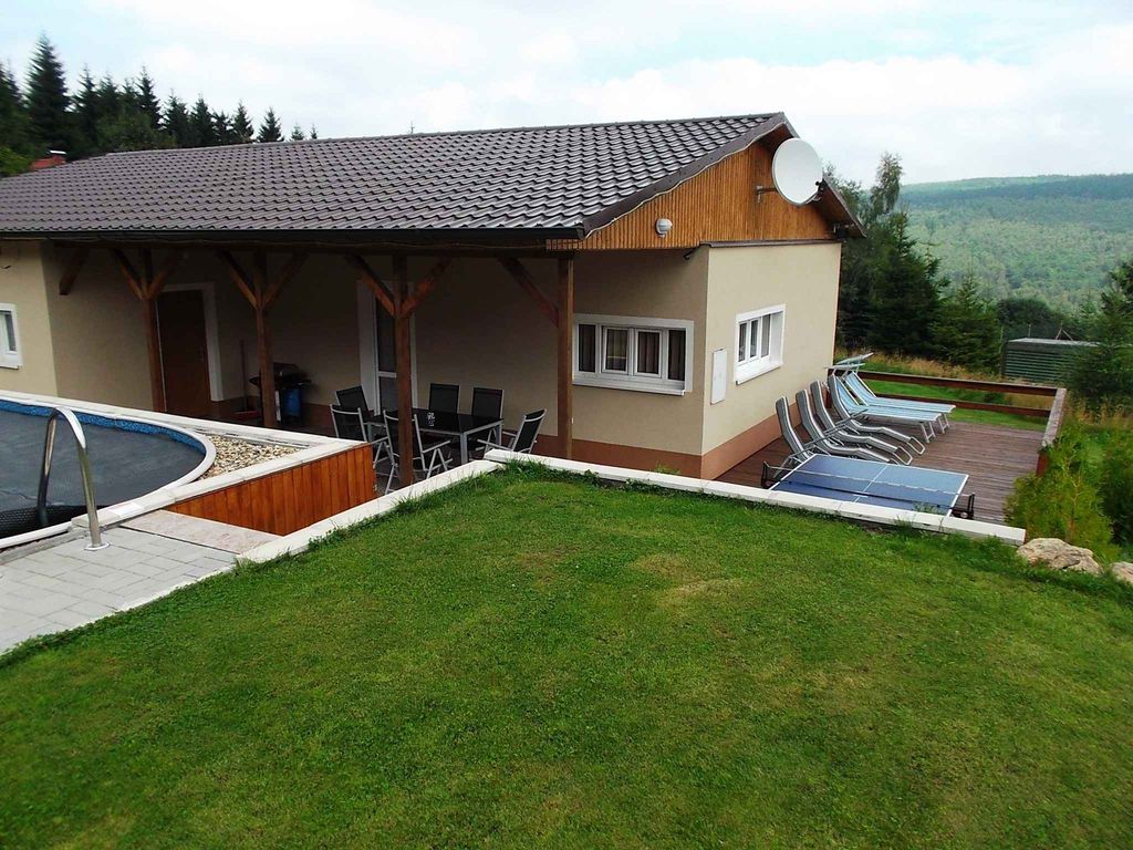 Bungalow mit einem Außenpool