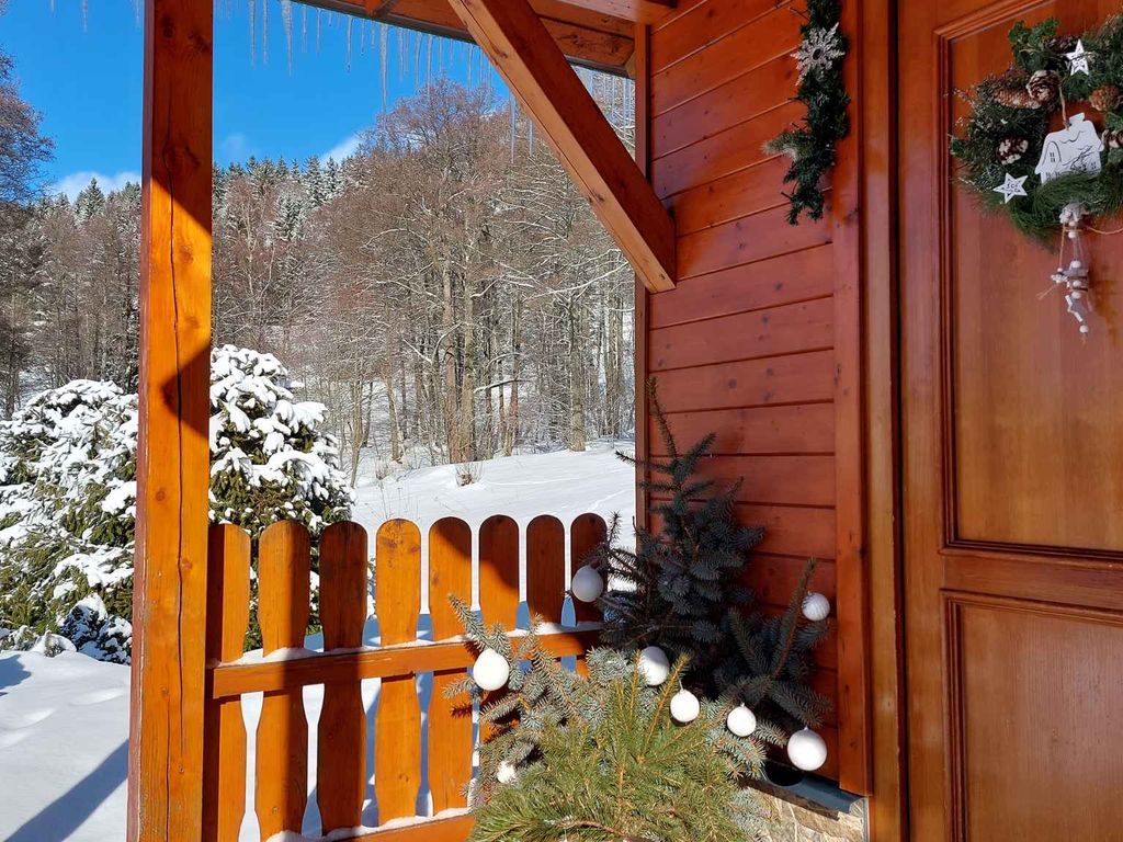 Ferienhaus mit Kamin und Sauna bei Wald