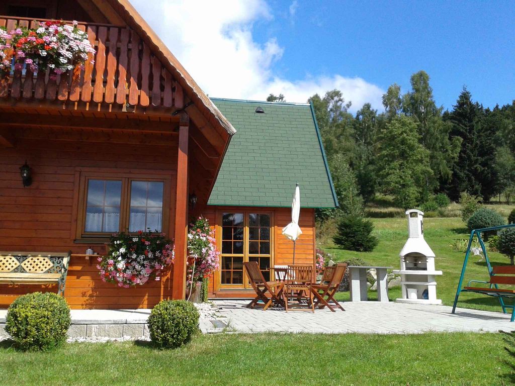 Ferienhaus mit Kamin und Sauna bei Wald