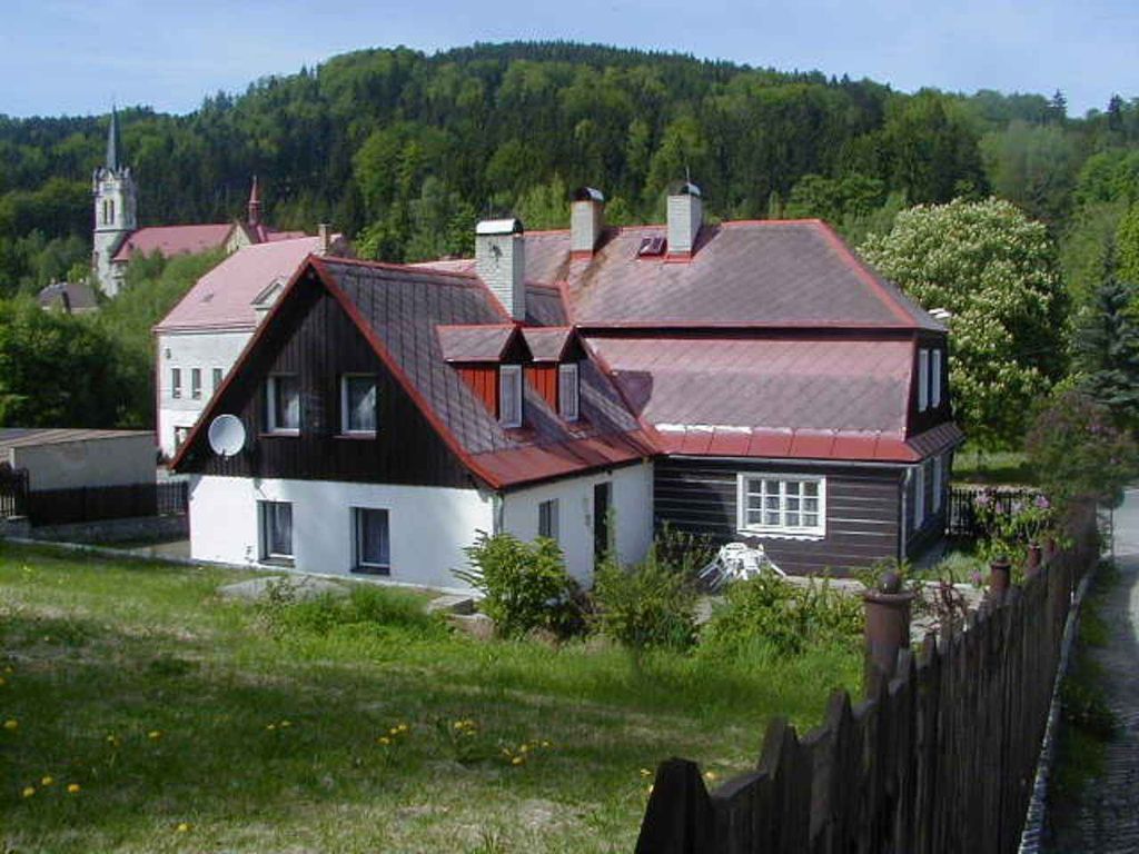 Ferienhaus mit Kaminofen in Hanglage