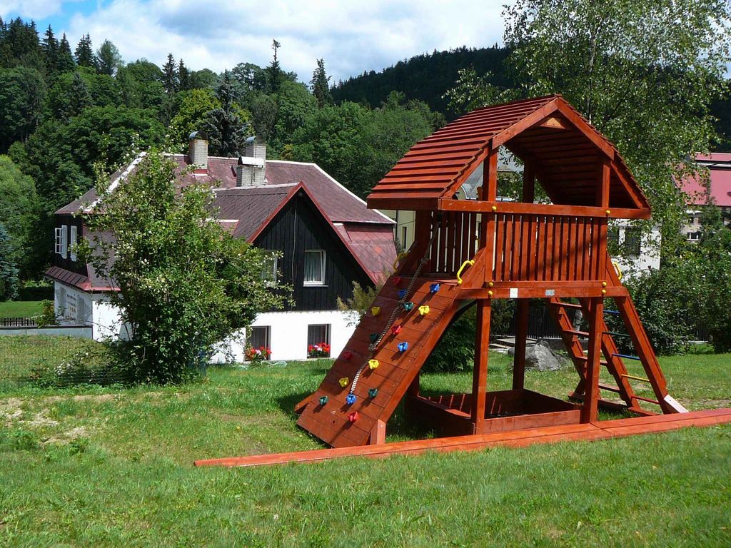 Ferienhaus mit Kaminofen in Hanglage