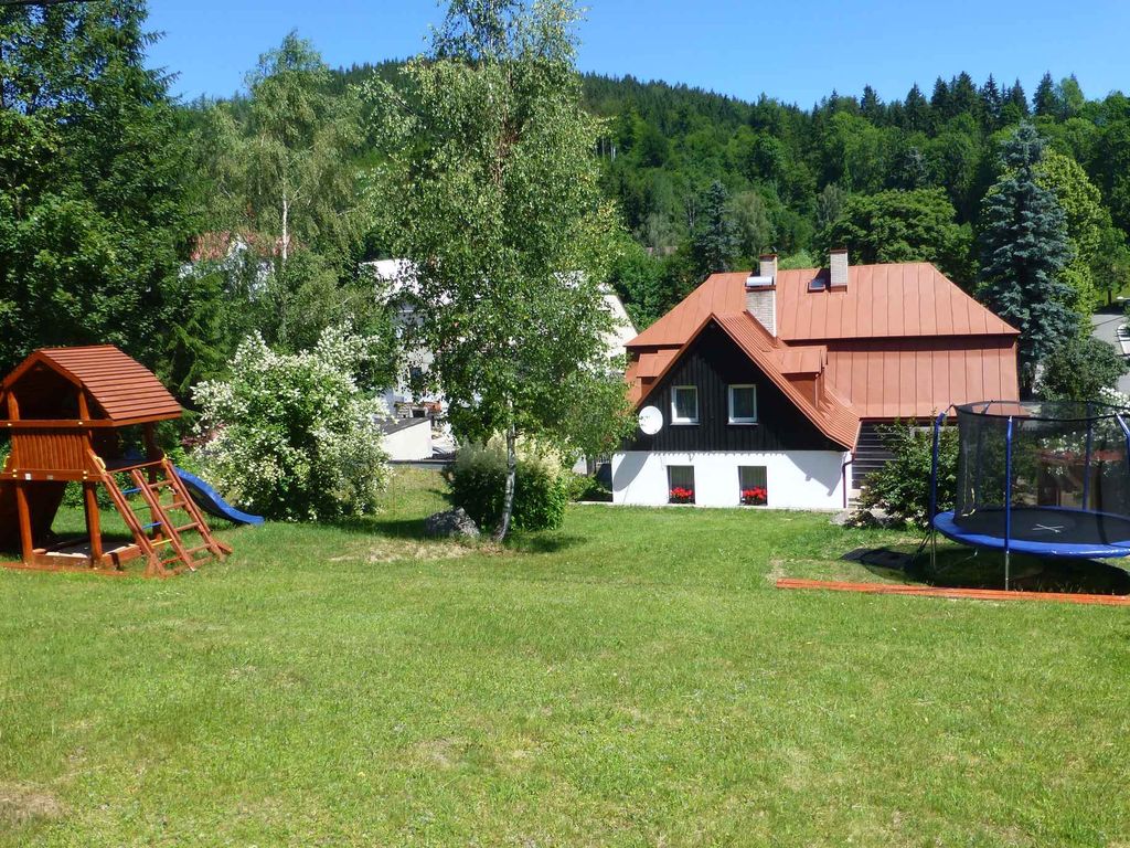 Ferienhaus mit Kaminofen in Hanglage