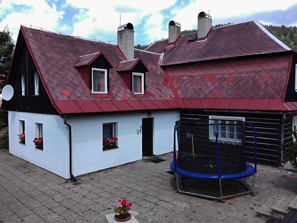 Ferienhaus mit Kaminofen in Hanglage