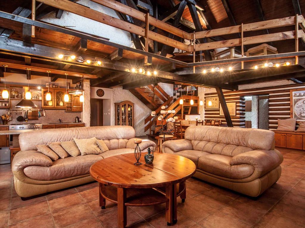 Ferienhaus mit Außenpool, Whirlpool, Sauna und Billardtisch