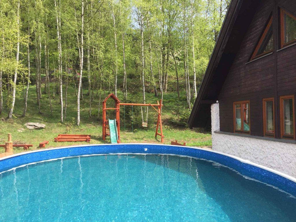 Ferienhaus mit Außenpool, Whirlpool, Sauna und Billardtisch