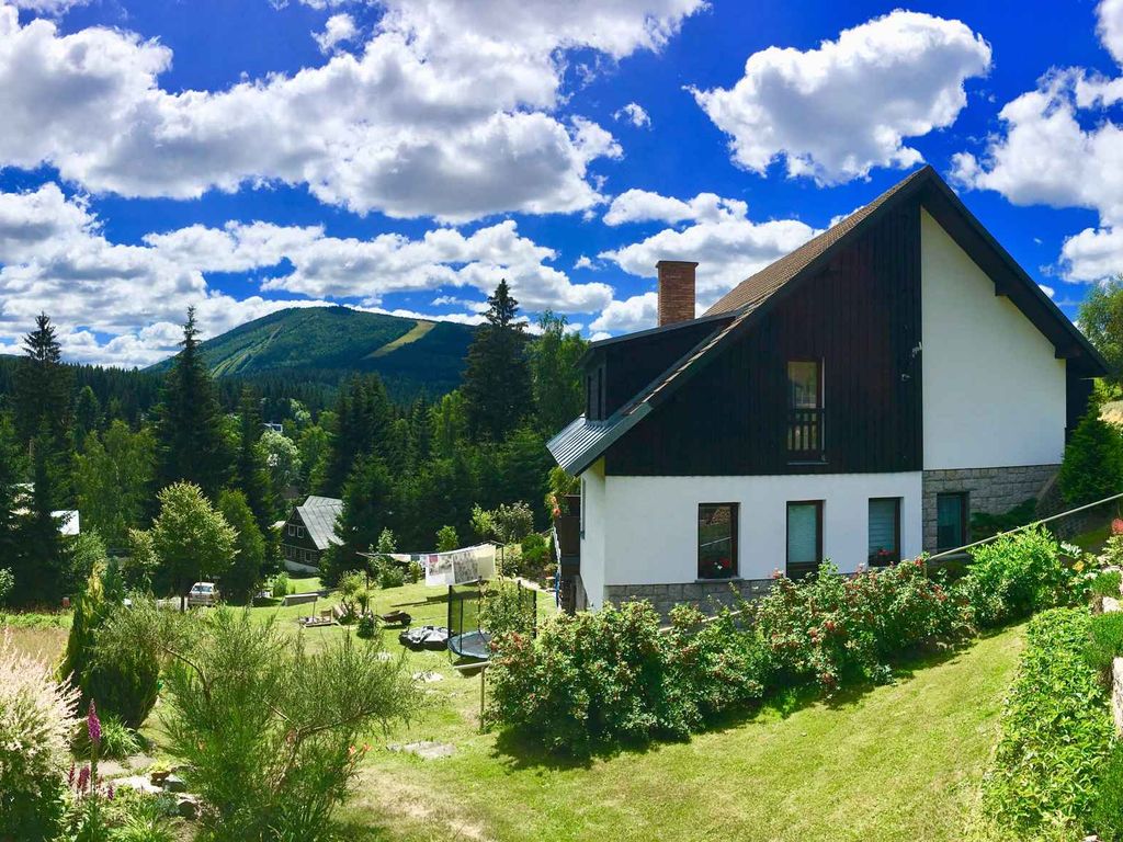 Ferienwohnung mit Balkon am Hang