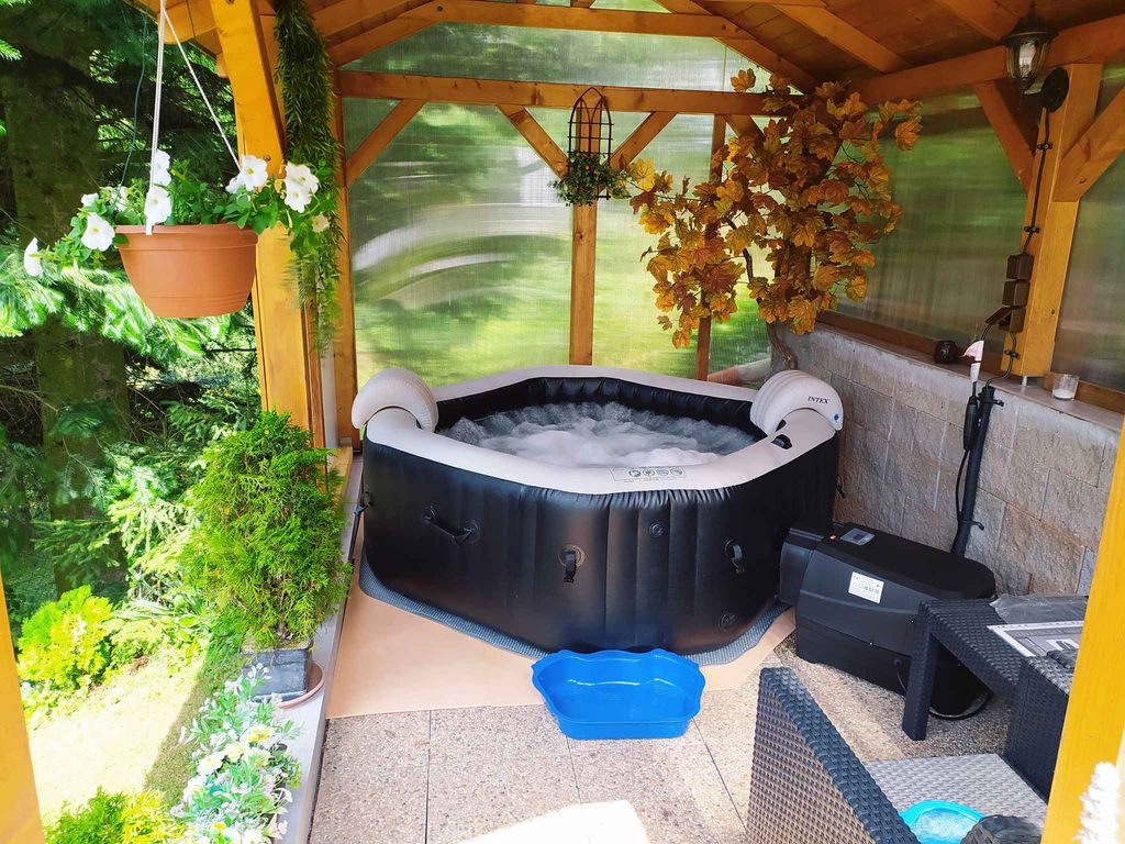 Ferienhaus mit Kamin in Seenähe