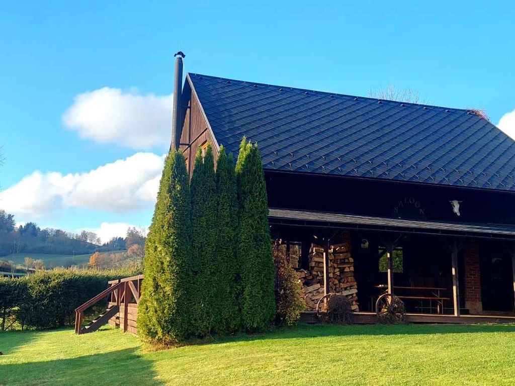 Ferienhaus mit Außenpool und Lokal im Westernstil