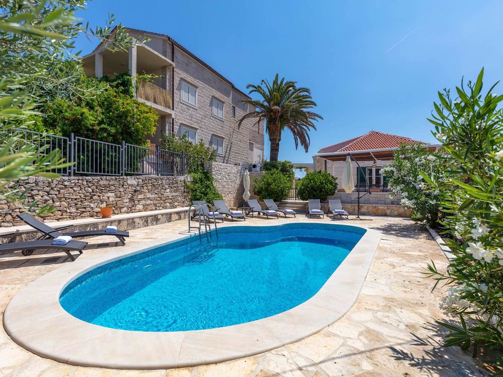 Villa erste Reihe zum Meer mit Pool